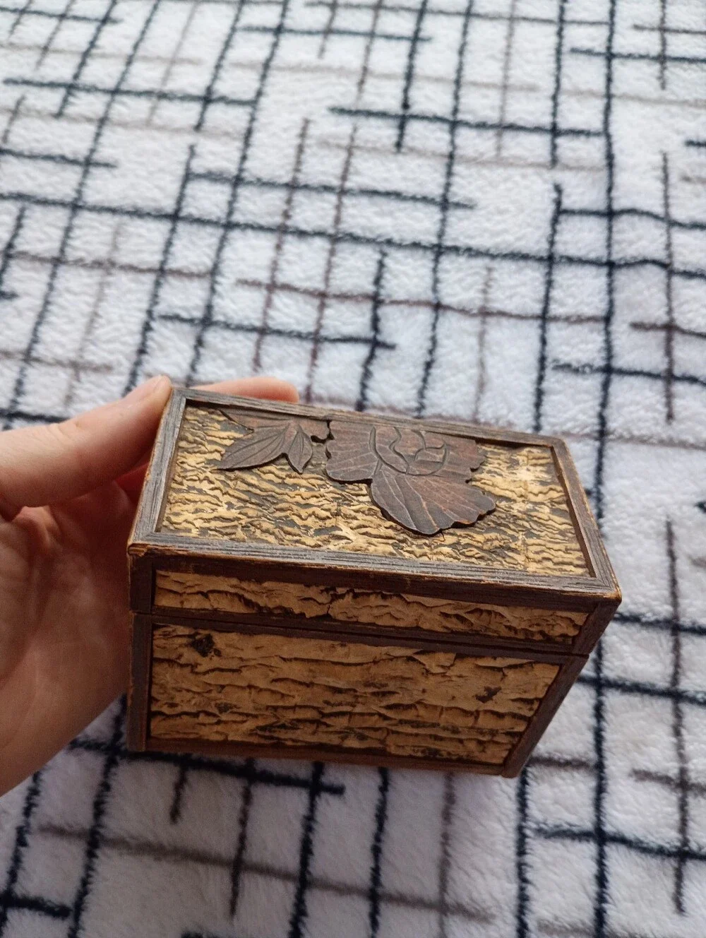 Vintage Relief Carved Wooden Trinket Box with Floral Motif